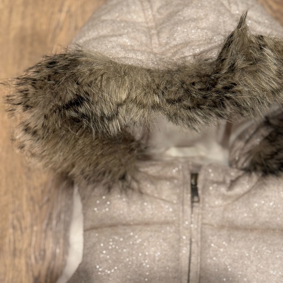 GAP Girls Cream Faux Fur Hooded Vest - Picture 5 of 10